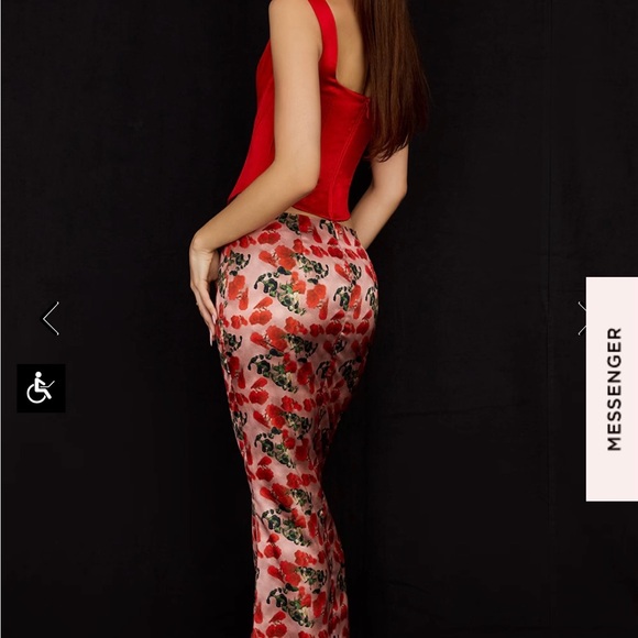 House of CB set worn only ones for like an hour, top medium skirt size small! - Picture 5 of 8